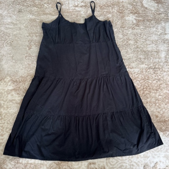Roots Elegant Black Sleeveless spaghetti straps tiered Side Zip Dress - Picture 2 of 8